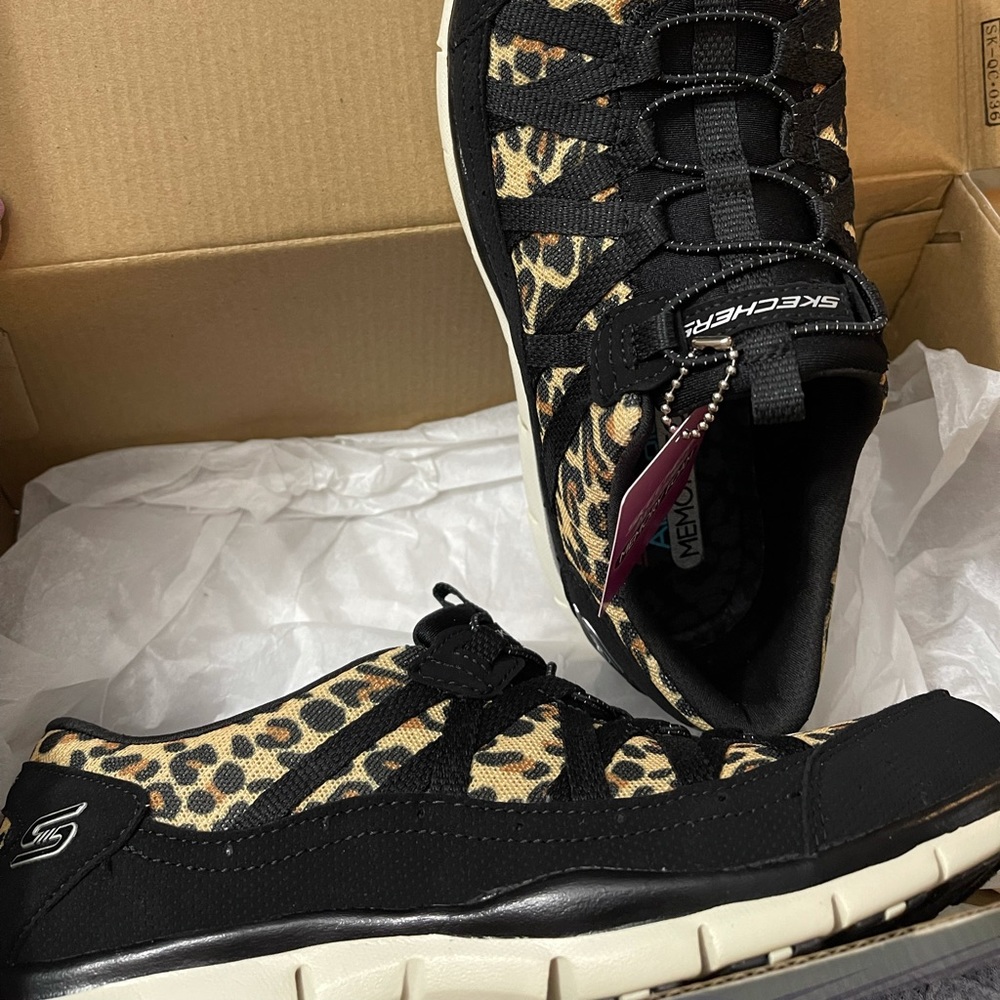NEW Skechers Gratis Wild Vibes leopard sz 8.5